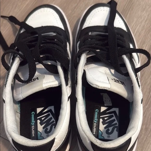 Vans - Picture 3 of 5